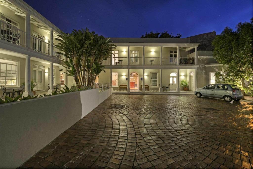 Bed & Breakfast Three Boutique